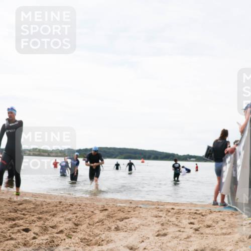 21.06.2026 - Viking Triathlon Michael Strokosch http://msf.ph/oto/9829221 21.06.2026 10:55:25 Schwimmen 305, 344, 561, 566 meine-sportfotos.de