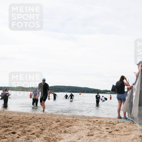 21.06.2026 - Viking Triathlon Michael Strokosch http://msf.ph/oto/9829225 21.06.2026 10:55:26 Schwimmen 305, 344, 561, 566 meine-sportfotos.de