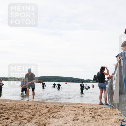 21.06.2026 - Viking Triathlon Michael Strokosch http://msf.ph/oto/9829226 21.06.2026 10:55:27 Schwimmen 305, 344, 561, 566 meine-sportfotos.de