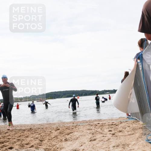 21.06.2026 - Viking Triathlon Michael Strokosch http://msf.ph/oto/9829282 21.06.2026 10:55:46 Schwimmen 77, 81, 417 meine-sportfotos.de