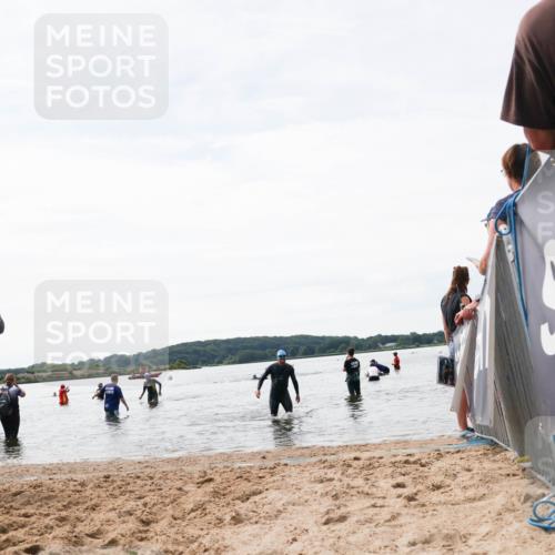 21.06.2026 - Viking Triathlon Michael Strokosch http://msf.ph/oto/9829284 21.06.2026 10:55:47 Schwimmen 77, 81, 417 meine-sportfotos.de