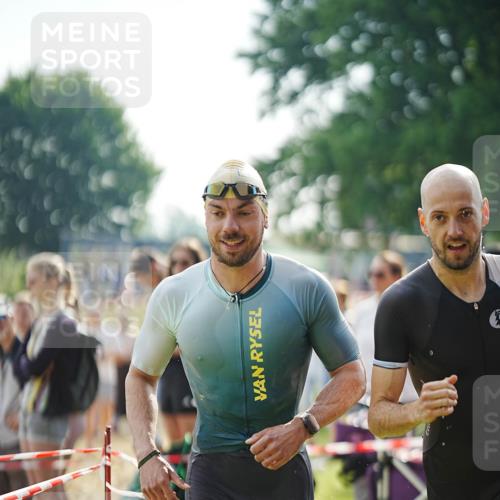 21.06.2026 - 29. Vierlanden-Triathlon LAZAROV Photography http://msf.ph/oto/9839766 21.06.2026 08:35:30 Schwimmen 23, 49, 79 meine-sportfotos.de