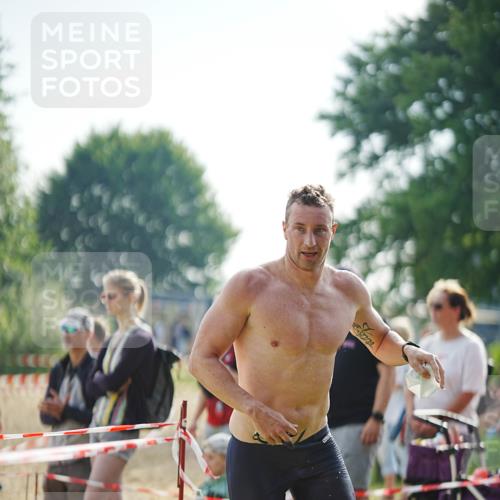 21.06.2026 - 29. Vierlanden-Triathlon LAZAROV Photography http://msf.ph/oto/9839770 21.06.2026 08:36:47 Schwimmen 207, 211 meine-sportfotos.de