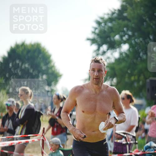 21.06.2026 - 29. Vierlanden-Triathlon LAZAROV Photography http://msf.ph/oto/9839771 21.06.2026 08:36:47 Schwimmen 207, 211 meine-sportfotos.de
