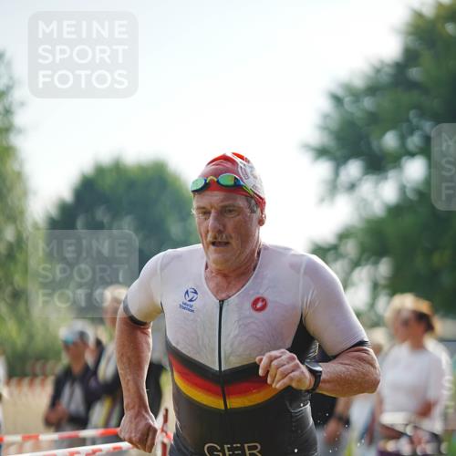 21.06.2026 - 29. Vierlanden-Triathlon LAZAROV Photography http://msf.ph/oto/9839777 21.06.2026 08:36:51 Schwimmen 207, 211 meine-sportfotos.de