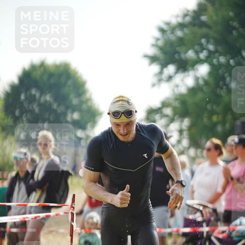 21.06.2026 - 29. Vierlanden-Triathlon LAZAROV Photography http://msf.ph/oto/9839790 21.06.2026 08:37:26 Schwimmen 46 meine-sportfotos.de