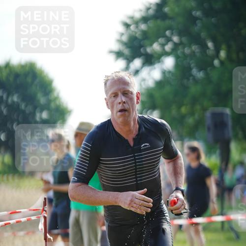 21.06.2026 - 29. Vierlanden-Triathlon LAZAROV Photography http://msf.ph/oto/9839896 21.06.2026 08:49:49 Schwimmen 153 meine-sportfotos.de