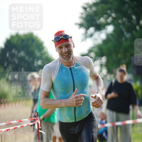 21.06.2026 - 29. Vierlanden-Triathlon LAZAROV Photography http://msf.ph/oto/9839921 21.06.2026 08:50:23 Schwimmen 115, 139 meine-sportfotos.de