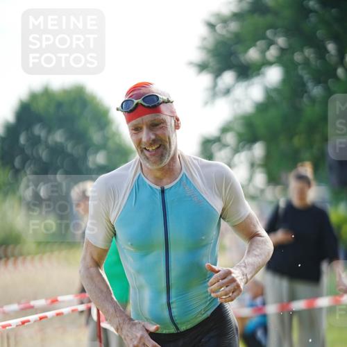 21.06.2026 - 29. Vierlanden-Triathlon LAZAROV Photography http://msf.ph/oto/9839922 21.06.2026 08:50:23 Schwimmen 115, 139 meine-sportfotos.de