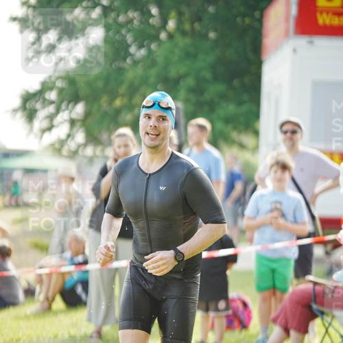 21.06.2026 - 29. Vierlanden-Triathlon LAZAROV Photography http://msf.ph/oto/9839955 21.06.2026 08:51:11 Schwimmen 71 meine-sportfotos.de