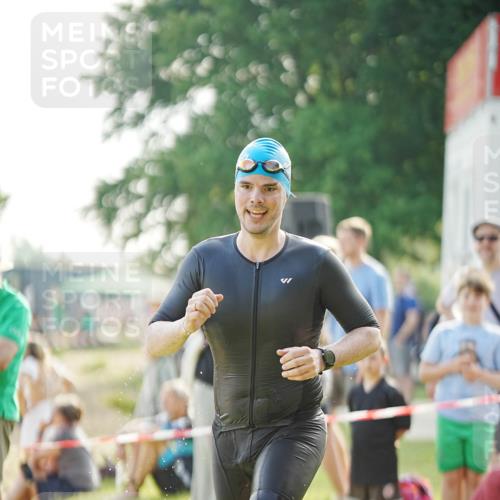21.06.2026 - 29. Vierlanden-Triathlon LAZAROV Photography http://msf.ph/oto/9839956 21.06.2026 08:51:11 Schwimmen 71 meine-sportfotos.de