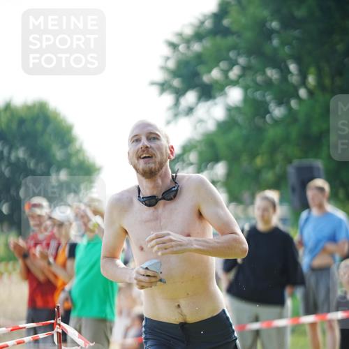 21.06.2026 - 29. Vierlanden-Triathlon LAZAROV Photography http://msf.ph/oto/9839962 21.06.2026 08:51:27 Schwimmen 50 meine-sportfotos.de