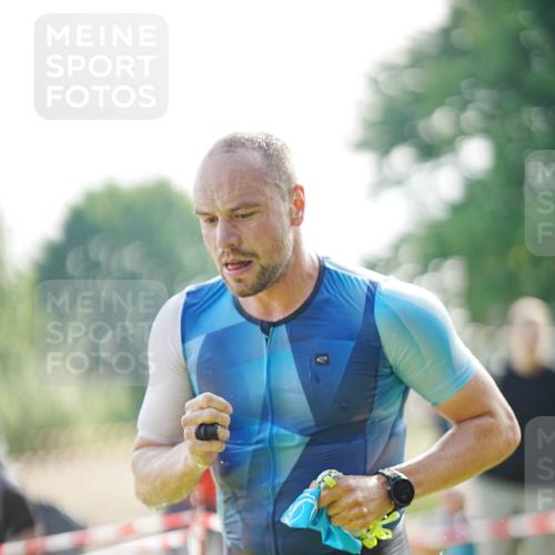 21.06.2026 - 29. Vierlanden-Triathlon LAZAROV Photography http://msf.ph/oto/9840026 21.06.2026 08:53:36 Schwimmen 70 meine-sportfotos.de