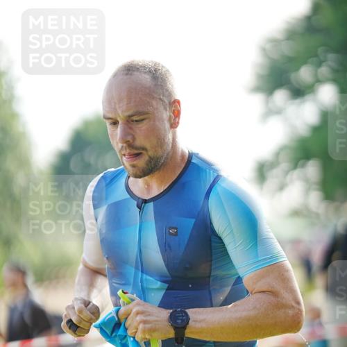21.06.2026 - 29. Vierlanden-Triathlon LAZAROV Photography http://msf.ph/oto/9840027 21.06.2026 08:53:36 Schwimmen 70 meine-sportfotos.de