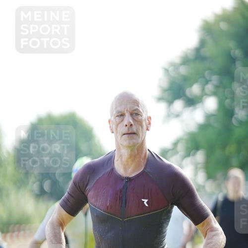 21.06.2026 - 29. Vierlanden-Triathlon LAZAROV Photography http://msf.ph/oto/9840037 21.06.2026 08:53:59 Schwimmen 122, 124, 126 meine-sportfotos.de
