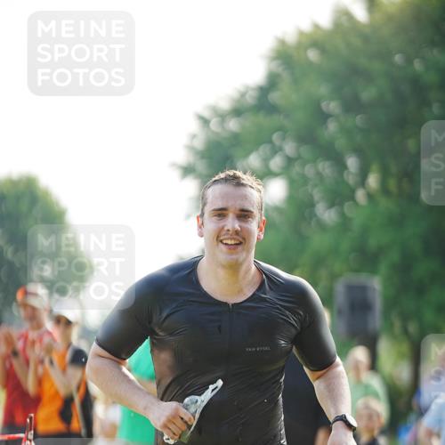 21.06.2026 - 29. Vierlanden-Triathlon LAZAROV Photography http://msf.ph/oto/9840068 21.06.2026 08:55:07 Schwimmen 19 meine-sportfotos.de