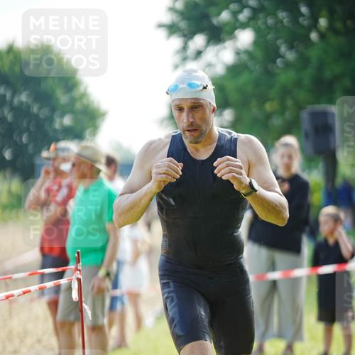 21.06.2026 - 29. Vierlanden-Triathlon LAZAROV Photography http://msf.ph/oto/9840099 21.06.2026 08:56:42 Schwimmen 123 meine-sportfotos.de