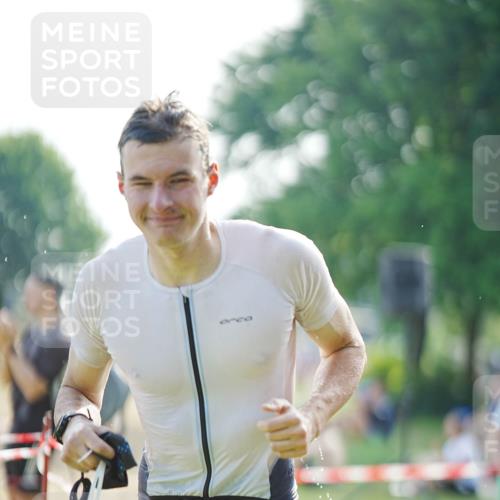 21.06.2026 - 29. Vierlanden-Triathlon LAZAROV Photography http://msf.ph/oto/9840114 21.06.2026 09:02:00 Schwimmen 20 meine-sportfotos.de