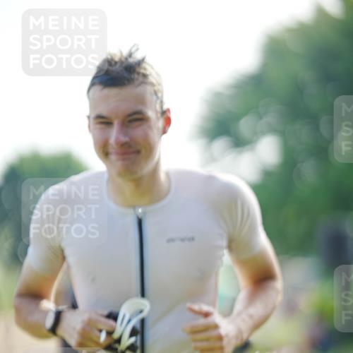 21.06.2026 - 29. Vierlanden-Triathlon LAZAROV Photography http://msf.ph/oto/9840115 21.06.2026 09:02:01 Schwimmen 20 meine-sportfotos.de