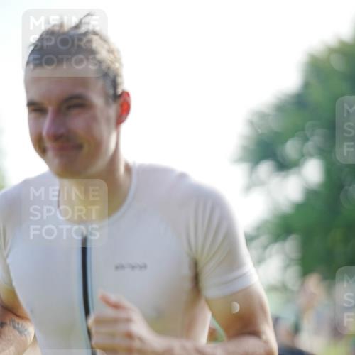 21.06.2026 - 29. Vierlanden-Triathlon LAZAROV Photography http://msf.ph/oto/9840116 21.06.2026 09:02:01 Schwimmen 20 meine-sportfotos.de