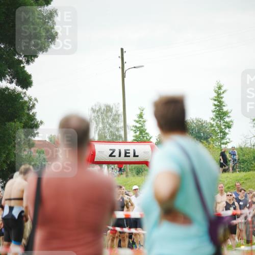 21.06.2026 - 29. Vierlanden-Triathlon LAZAROV Photography http://msf.ph/oto/9840206 21.06.2026 09:30:22 Schwimmen  meine-sportfotos.de