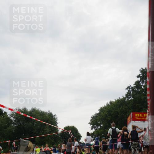 21.06.2026 - 29. Vierlanden-Triathlon LAZAROV Photography http://msf.ph/oto/9840215 21.06.2026 09:44:40 Schwimmen  meine-sportfotos.de