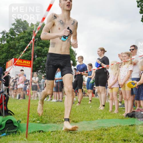 21.06.2026 - 29. Vierlanden-Triathlon LAZAROV Photography http://msf.ph/oto/9840227 21.06.2026 09:56:36 Schwimmen 306, 354 meine-sportfotos.de