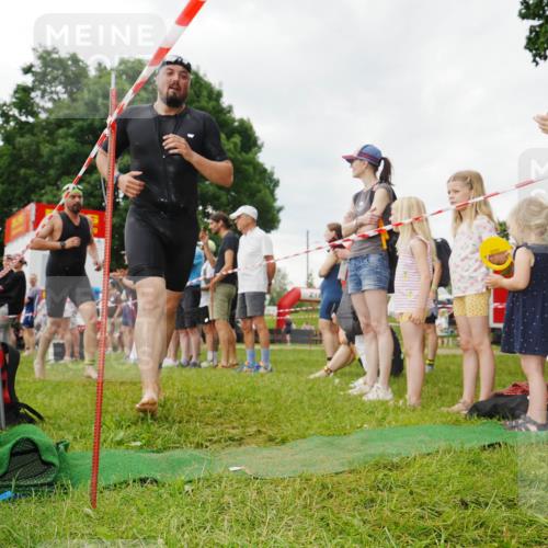 21.06.2026 - 29. Vierlanden-Triathlon LAZAROV Photography http://msf.ph/oto/9840256 21.06.2026 10:00:52 Schwimmen 330, 357 meine-sportfotos.de