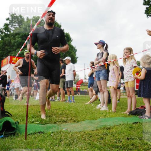 21.06.2026 - 29. Vierlanden-Triathlon LAZAROV Photography http://msf.ph/oto/9840257 21.06.2026 10:00:52 Schwimmen 330, 357 meine-sportfotos.de