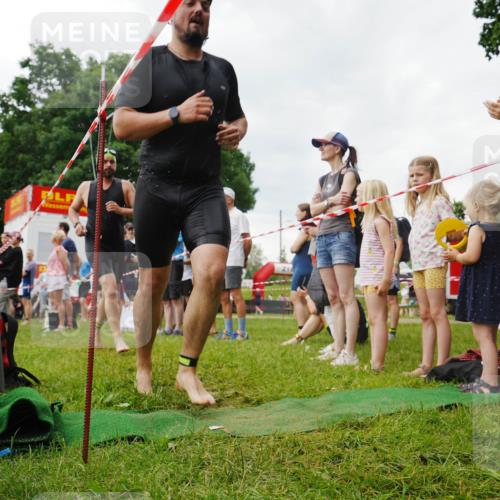 21.06.2026 - 29. Vierlanden-Triathlon LAZAROV Photography http://msf.ph/oto/9840258 21.06.2026 10:00:52 Schwimmen 330, 357 meine-sportfotos.de