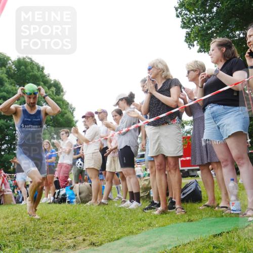 21.06.2026 - 29. Vierlanden-Triathlon LAZAROV Photography http://msf.ph/oto/9840740 21.06.2026 10:54:50 Schwimmen 667, 704 meine-sportfotos.de