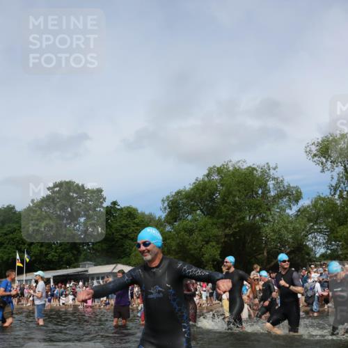21.06.2026 - Viking Triathlon Michael Strokosch http://msf.ph/oto/9841327 21.06.2026 10:09:32 Schwimmen 52, 61, 117, 174, 244, 264, 305, 309, 357, 379, 417, 439, 491, 512, 515, 557 meine-sportfotos.de