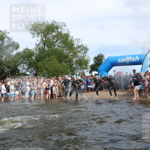 21.06.2026 - Viking Triathlon Michael Strokosch http://msf.ph/oto/9841540 21.06.2026 10:00:51 Schwimmen 27, 42, 46, 74, 98, 119, 176, 218, 371, 426, 441, 466, 565, 569, 643 meine-sportfotos.de