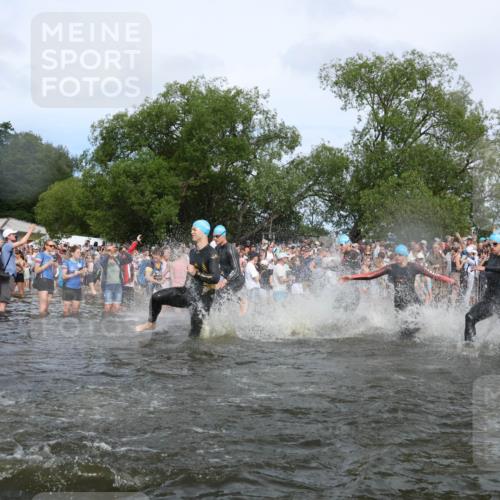 21.06.2026 - Viking Triathlon Michael Strokosch http://msf.ph/oto/9841544 21.06.2026 10:00:53 Schwimmen 27, 42, 46, 74, 98, 119, 176, 218, 371, 426, 441, 454, 466, 565, 569, 640, 643 meine-sportfotos.de