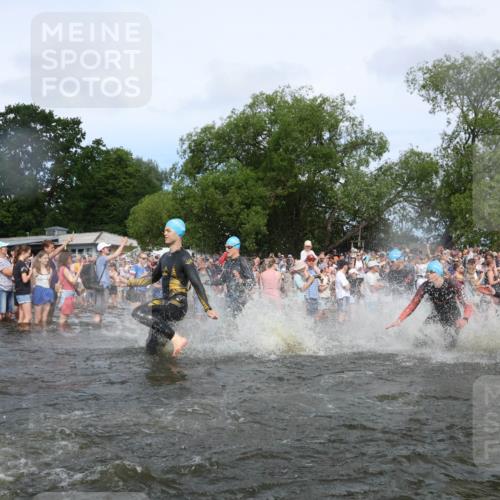 21.06.2026 - Viking Triathlon Michael Strokosch http://msf.ph/oto/9841546 21.06.2026 10:00:53 Schwimmen 27, 42, 46, 74, 98, 119, 176, 218, 371, 426, 441, 454, 466, 565, 569, 640, 643 meine-sportfotos.de