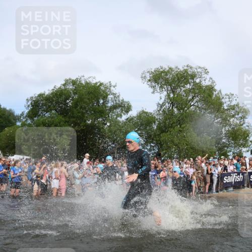 21.06.2026 - Viking Triathlon Michael Strokosch http://msf.ph/oto/9841746 21.06.2026 10:01:28 Schwimmen 13, 26, 28, 51, 131, 145, 271, 300, 500, 568, 576, 665 meine-sportfotos.de