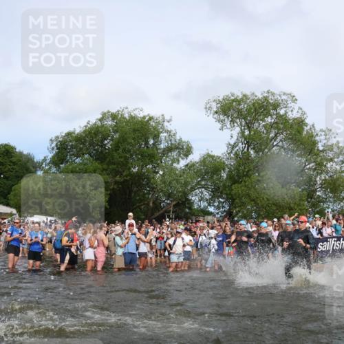 21.06.2026 - Viking Triathlon Michael Strokosch http://msf.ph/oto/9841798 21.06.2026 10:01:37 Schwimmen 13, 26, 62, 109, 113, 161, 278, 300, 311, 359, 551, 568, 576, 627, 633 meine-sportfotos.de