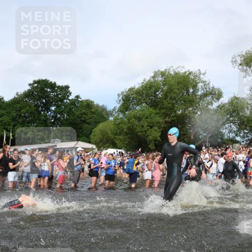 21.06.2026 - Viking Triathlon Michael Strokosch http://msf.ph/oto/9841866 21.06.2026 10:01:50 Schwimmen 30, 38, 194, 238, 265, 285, 332, 343, 391, 432, 543, 621, 644, 648, 664 meine-sportfotos.de