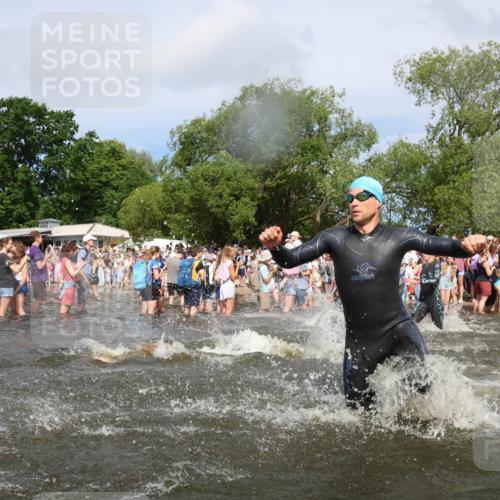 21.06.2026 - Viking Triathlon Michael Strokosch http://msf.ph/oto/9842437 21.06.2026 10:03:29 Schwimmen 53, 84, 95, 118, 143, 251, 303, 327, 328, 364, 423, 457, 556, 656, 667 meine-sportfotos.de