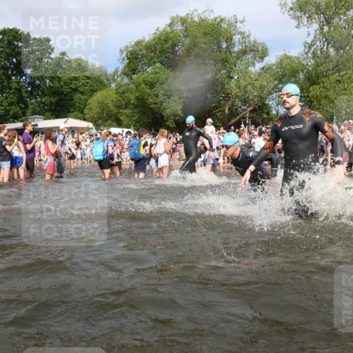21.06.2026 - Viking Triathlon Michael Strokosch http://msf.ph/oto/9842454 21.06.2026 10:03:33 Schwimmen 53, 84, 95, 118, 143, 229, 251, 303, 323, 327, 328, 340, 364, 423, 457, 458, 556, 559, 656, 667 meine-sportfotos.de