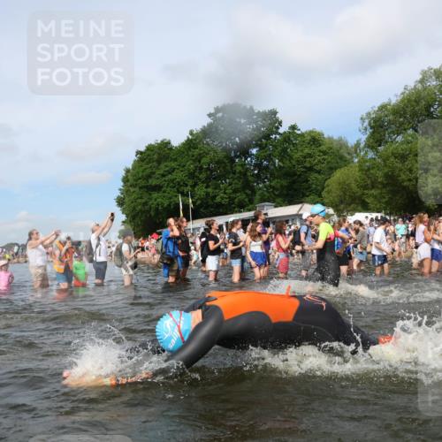 21.06.2026 - Viking Triathlon Michael Strokosch http://msf.ph/oto/9842800 21.06.2026 10:05:06 Schwimmen 165, 225, 296, 297, 301, 304, 318, 350, 370, 442, 461, 497, 516, 562, 650 meine-sportfotos.de