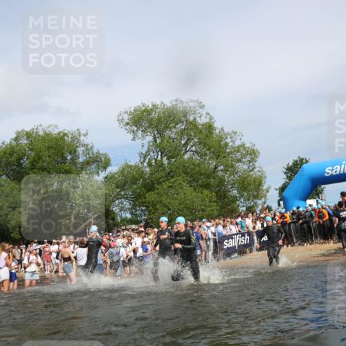 21.06.2026 - Viking Triathlon Michael Strokosch http://msf.ph/oto/9842850 21.06.2026 10:05:23 Schwimmen 33, 86, 88, 198, 211, 230, 302, 308, 330, 331, 341, 414, 452, 459, 472, 493, 519, 601, 617, 632 meine-sportfotos.de