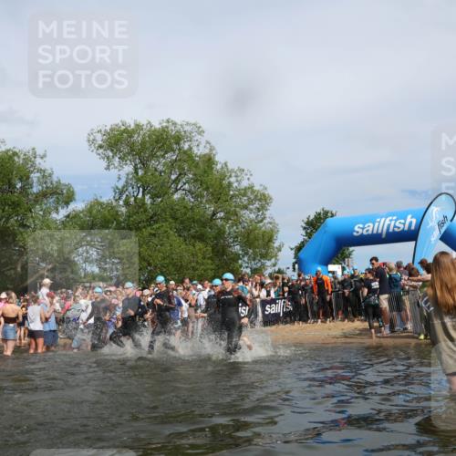 21.06.2026 - Viking Triathlon Michael Strokosch http://msf.ph/oto/9842892 21.06.2026 10:05:44 Schwimmen 45, 78, 183, 193, 234, 316, 387, 393, 399, 482, 528, 567, 578, 663 meine-sportfotos.de