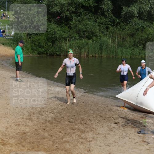 21.06.2026 - 29. Vierlanden-Triathlon Andreas Tolksdorf http://msf.ph/oto/9846751 21.06.2026 09:14:53 Schwimmen 248, 294 meine-sportfotos.de