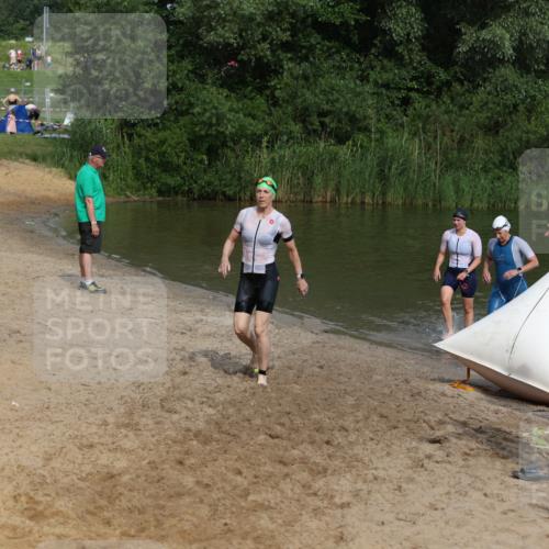 21.06.2026 - 29. Vierlanden-Triathlon Andreas Tolksdorf http://msf.ph/oto/9846777 21.06.2026 09:14:53 Schwimmen 248, 294 meine-sportfotos.de
