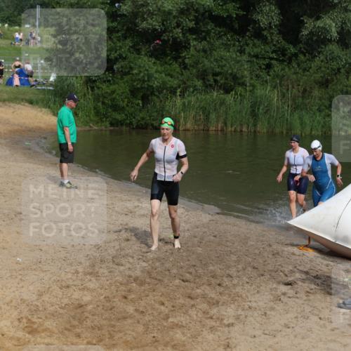21.06.2026 - 29. Vierlanden-Triathlon Andreas Tolksdorf http://msf.ph/oto/9846792 21.06.2026 09:14:53 Schwimmen 248, 294 meine-sportfotos.de