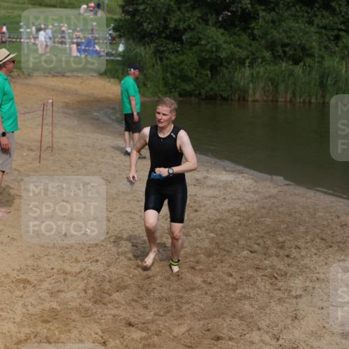 21.06.2026 - 29. Vierlanden-Triathlon Andreas Tolksdorf http://msf.ph/oto/9847041 21.06.2026 09:16:29 Schwimmen 243, 277 meine-sportfotos.de