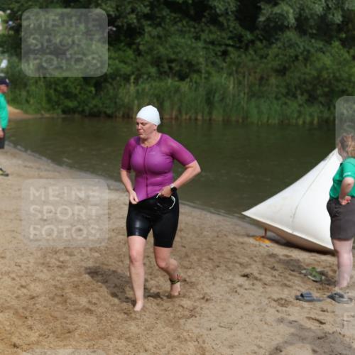 21.06.2026 - 29. Vierlanden-Triathlon Andreas Tolksdorf http://msf.ph/oto/9847310 21.06.2026 09:18:15 Schwimmen 238, 276 meine-sportfotos.de