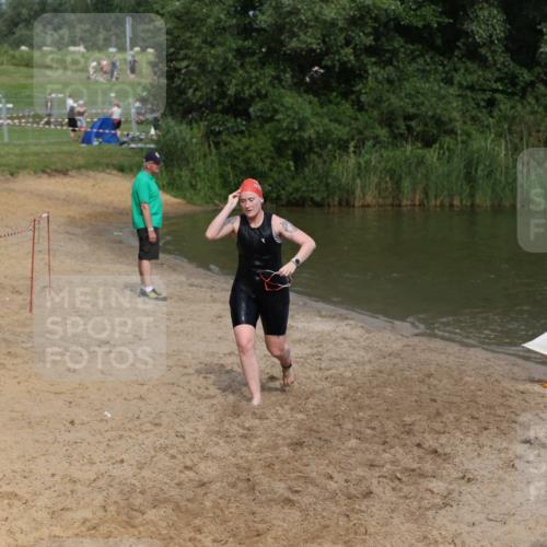 21.06.2026 - 29. Vierlanden-Triathlon Andreas Tolksdorf http://msf.ph/oto/9847384 21.06.2026 09:18:52 Schwimmen 225, 246 meine-sportfotos.de