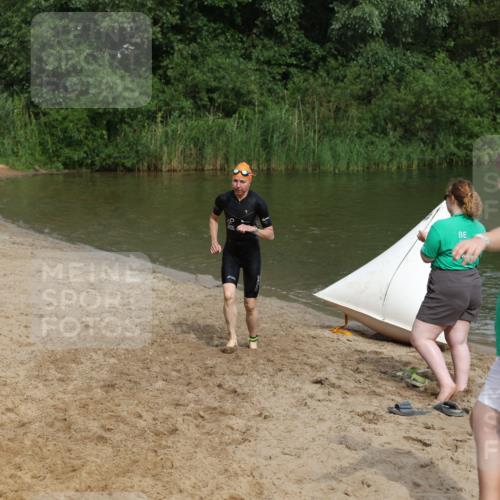21.06.2026 - 29. Vierlanden-Triathlon Andreas Tolksdorf http://msf.ph/oto/9847421 21.06.2026 09:18:55 Schwimmen 225, 246 meine-sportfotos.de
